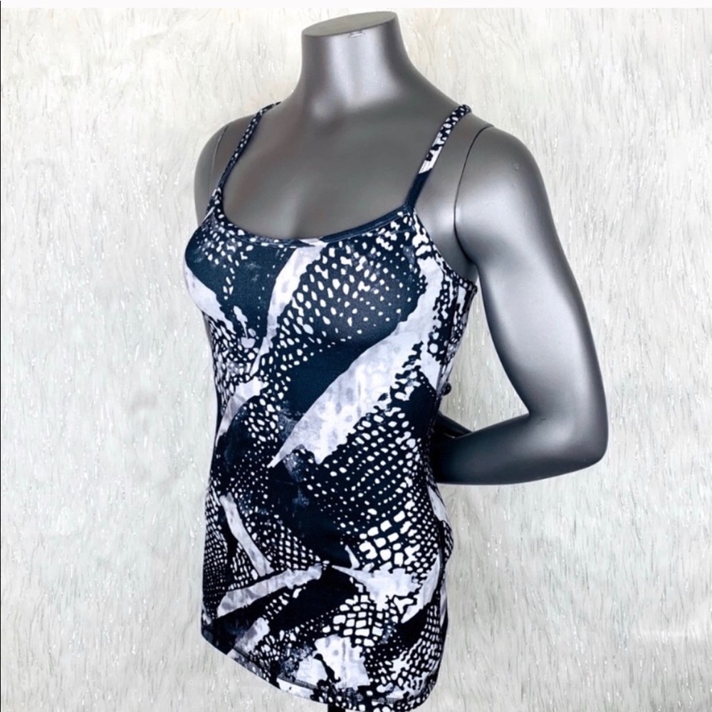 🔥Lululemon Athletica Power Y Tank 🔥 - Picture 3 of 6